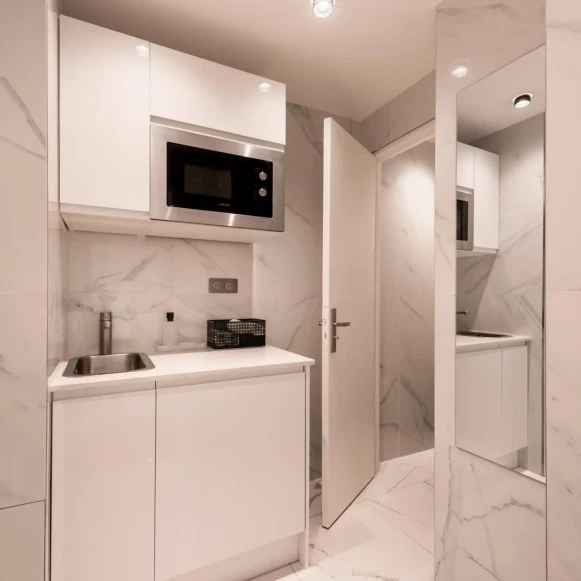 Espace indépendant 35 m² 6 postes Location bureau Rue du Faubourg Saint-Honoré Paris 75008 - photo 12