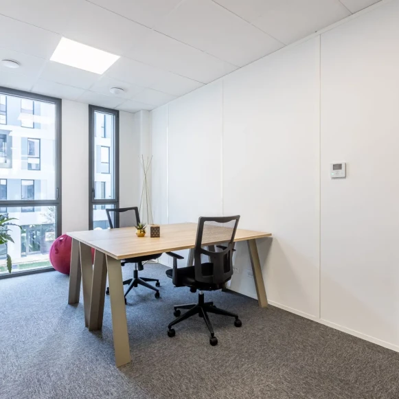 Bureau privé 12 m² 2 postes Coworking Rue du Château d'Orgemont Angers 49000 - photo 4