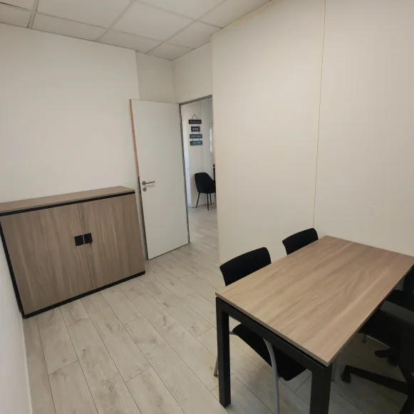 Bureau privé 11 m² 1 poste Location bureau Avenue Raspail Saint-Maur-des-Fossés 94100 - photo 1