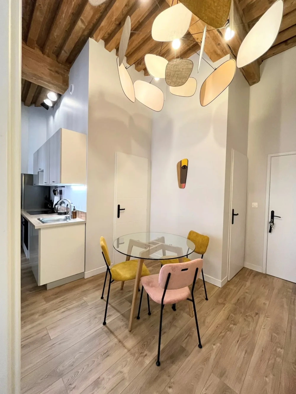 Open Space - 69001 - 1 poste - 360€