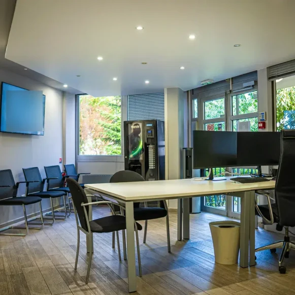 Bureau privé 45 m² 8 postes Coworking Rue Racine Villeurbanne 69100 - photo 5