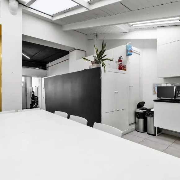 Espace indépendant 150 m² 17 postes Coworking Passage du Bureau Paris 75011 - photo 10
