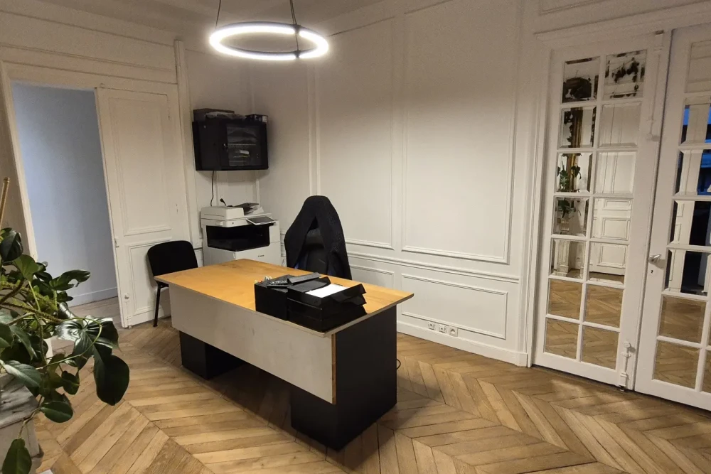 Bureau privé - 75008 - 20 postes - 9000€