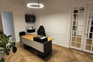 Bureau privé - 75008 - 3 postes - 2000€