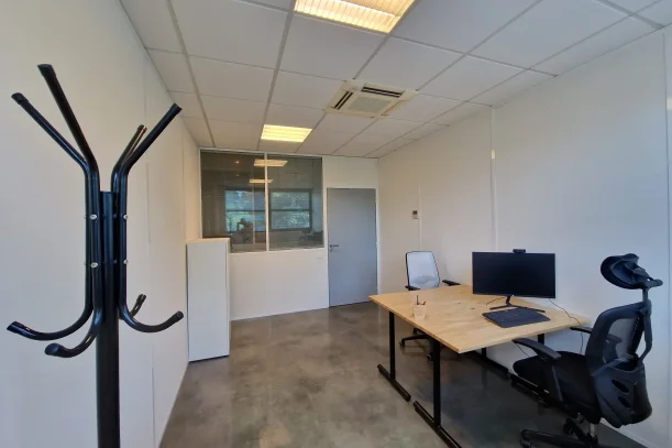 Bureau privé - 78180 - 2 postes - 620€