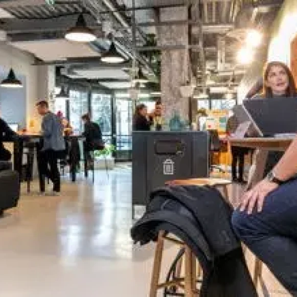 Bureau privé 40 m² 10 postes Coworking Avenue Charles de Gaulle Neuilly-sur-Seine 92200 - photo 1