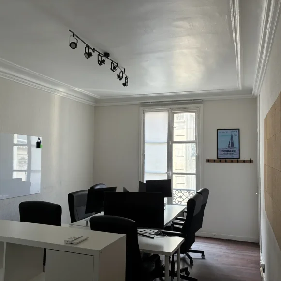 Bureau privé 24 m² 6 postes Location bureau Rue Sainte-Anne Paris 75002 - photo 5