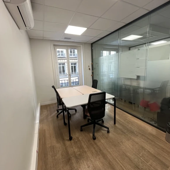 Bureau privé 13 m² 3 postes Location bureau Rue de la Chaussée d'Antin Paris 75009 - photo 2