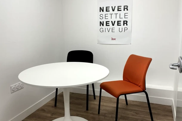 Bureau privé - 45800 - 2 postes - 200€