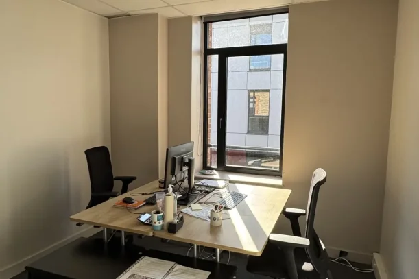 Bureau privé - 69570 - 2 postes - 650€