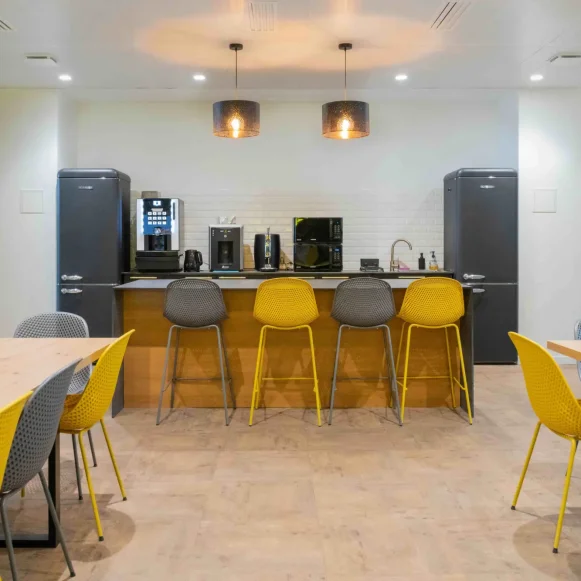 Bureau privé 15 m² 4 postes Location bureau Chemin de l'Arénas Nice 06200 - photo 5