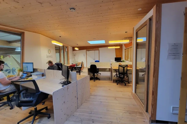 Open Space - 17000 - 5 postes - 150€