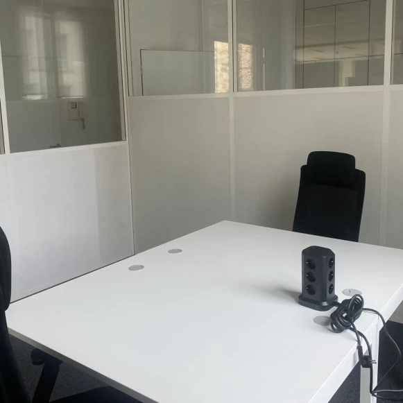 Bureau privé 12 m² 2 postes Location bureau Rue Edmond Michelet Bordeaux 33000 - photo 1