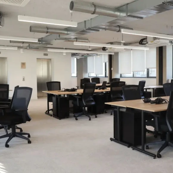 Bureau privé 31 m² 9 postes Coworking Avenue Trudaine Paris 75009 - photo 1