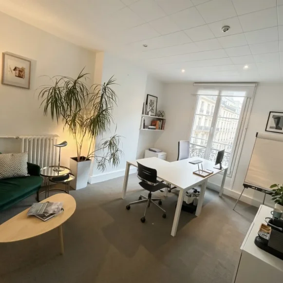Bureau privé 16 m² 4 postes Location bureau Rue de Turbigo Paris 75001 - photo 1