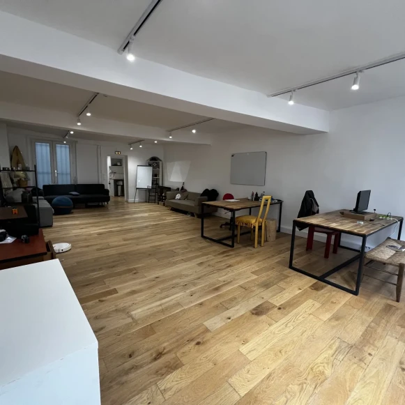 Bureau privé 44 m² 10 postes Location bureau Rue Saint Denis Paris 75002 - photo 2