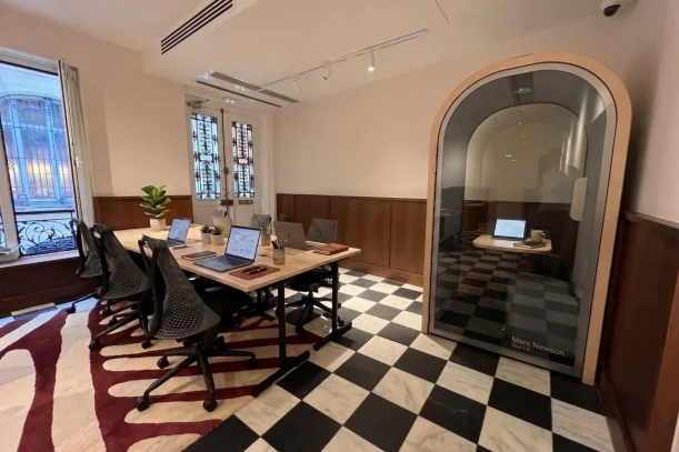 Open Space - 75009 - 6 postes - 550€