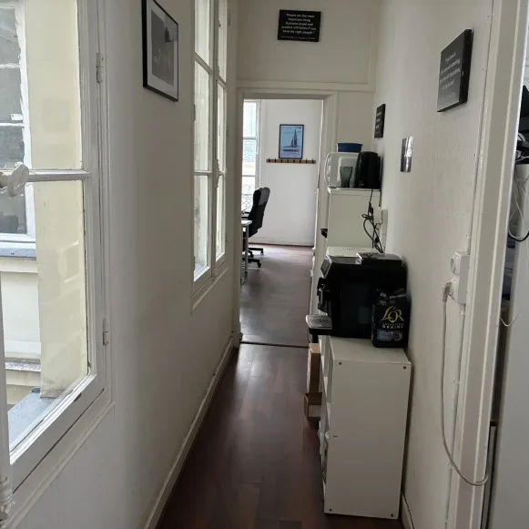 Bureau privé 24 m² 6 postes Location bureau Rue Sainte-Anne Paris 75002 - photo 9