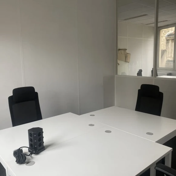 Bureau privé 13 m² 3 postes Location bureau Rue Edmond Michelet Bordeaux 33000 - photo 5