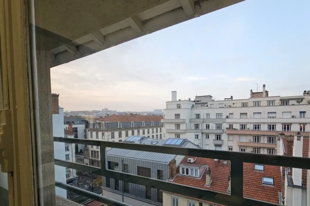 Open Space - 69006 - 1 poste - 240€