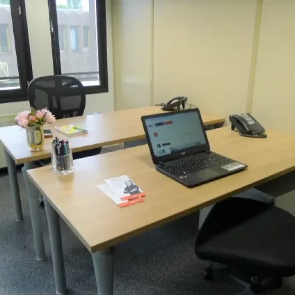 Bureau privé 12 m² 2 postes Location bureau Rue de la Découverte Labège 31670 - photo 1