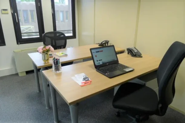 Bureau privé - 31670 - 2 postes - 600€