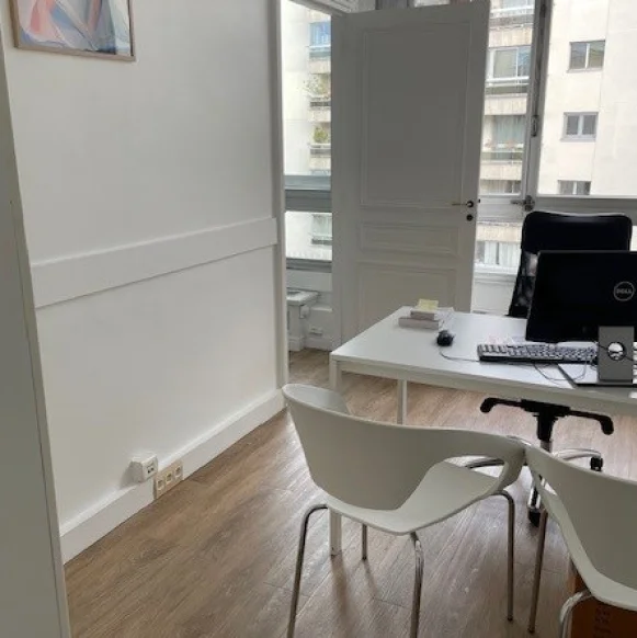 Bureau privé 37 m² 6 postes Coworking Boulevard Exelmans Paris 75016 - photo 2