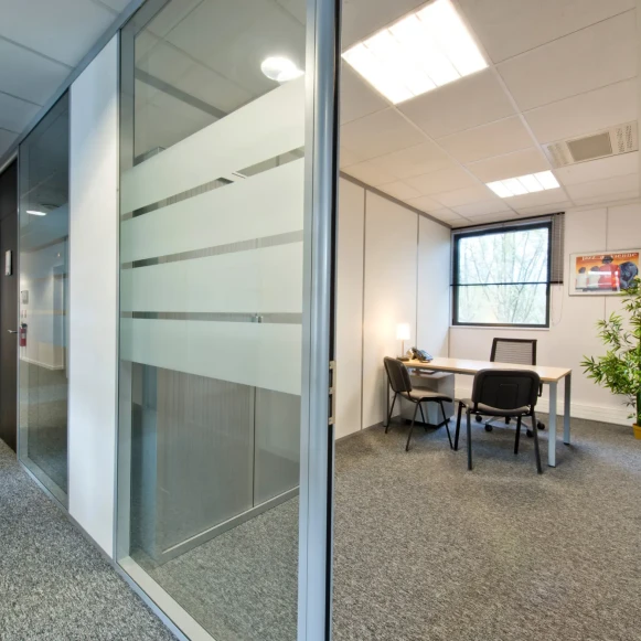 Bureau privé 13 m² 1 poste Location bureau Avenue Général Leclerc Vienne 38200 - photo 2