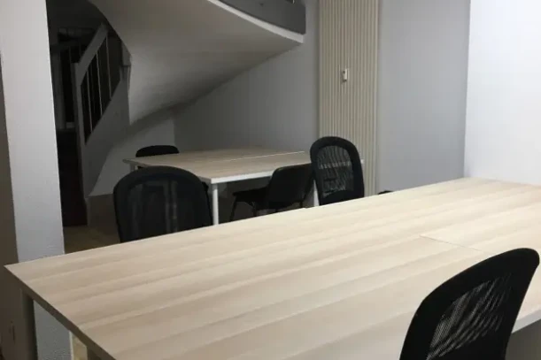 Open Space - 68300 - 16 postes - 190€