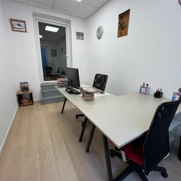 Bureau privé 10 m² 2 postes Location bureau Rue Meslay Paris 75003 - photo 1