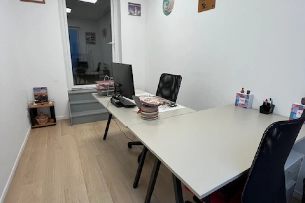 Bureau privé - 75003 - 2 postes - 580€