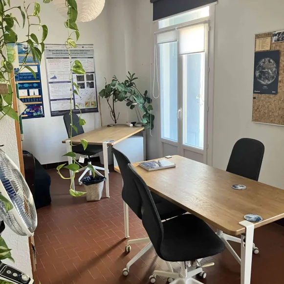 Open Space  2 postes Coworking Rue Saint-Antoine Antibes 06600 - photo 1