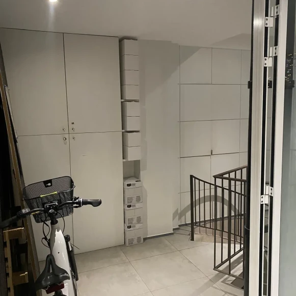 Bureau privé 42 m² 4 postes Location bureau Rue de Berri Paris 75008 - photo 4