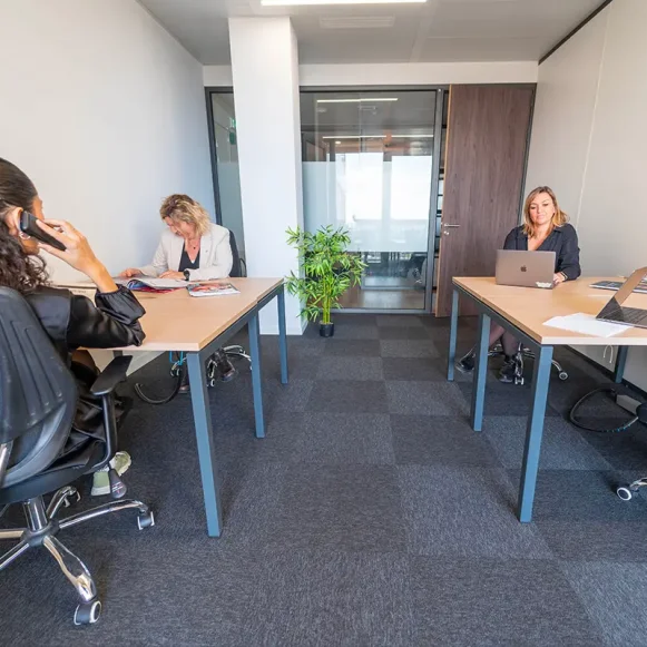 Bureau privé 18 m² 4 postes Coworking Chemin de l'Arénas Nice 06200 - photo 2