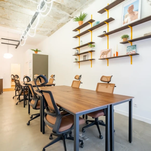 Open Space  8 postes Location bureau Rue Berlioz Marseille 13006 - photo 1