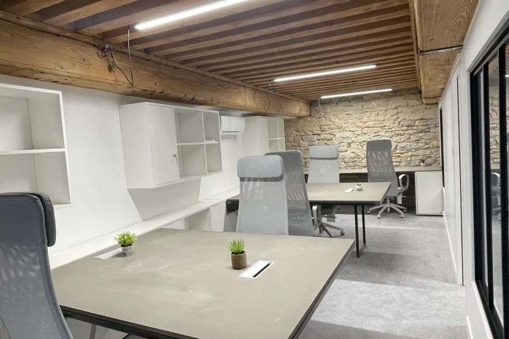 Bureau privé - 69001 - 5 postes - 1800€
