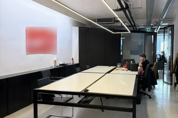 Open Space - 75002 - 8 postes - 500€