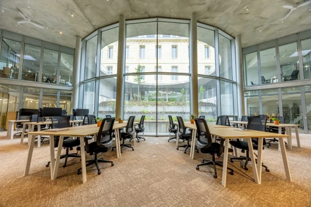 Open Space - 33300 - 24 postes - 199€