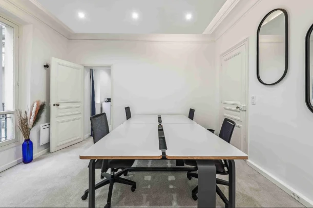 Espace indépendant - 75008 - 10 postes - 7110€