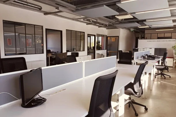 Open Space - 35230 - 8 postes - 180€