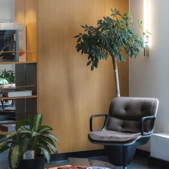 Bureau privé 14 m² 5 postes Location bureau Cours Albert 1er Paris 75008 - photo 2