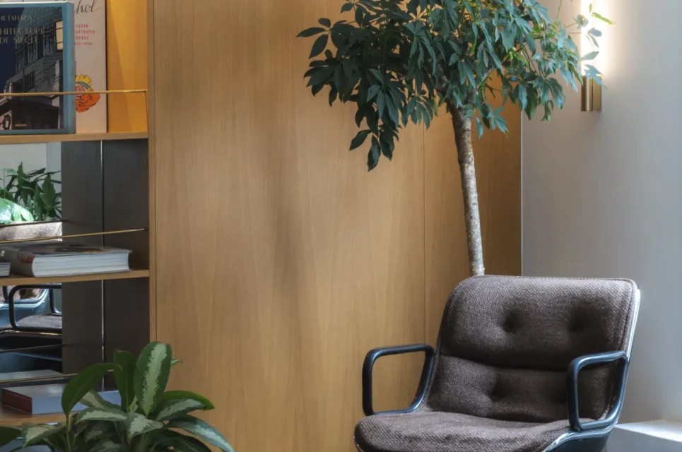 The bureau II - 16 Cours Albert 1er Paris 08