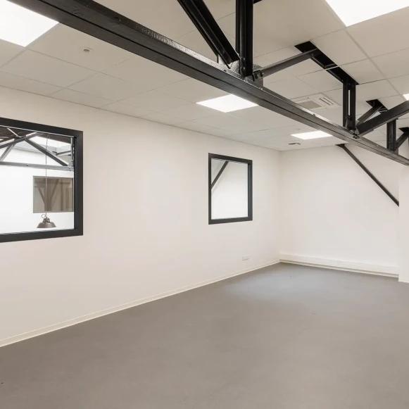 Bureau privé 25 m² 10 postes Coworking Rue Frédéric Fays Villeurbanne 69100 - photo 1