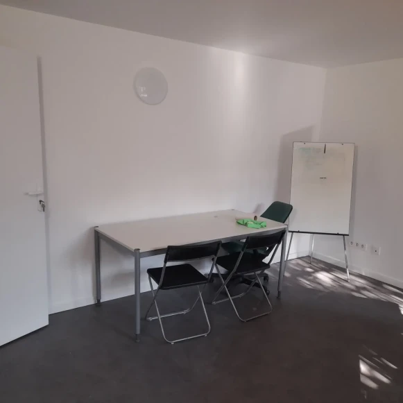 Bureau privé 19 m² 3 postes Coworking Avenue du Colonel Fabien Vitry-sur-Seine 94400 - photo 5