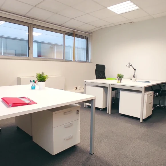 Bureau privé 23 m² 4 postes Location bureau Chemin de la Crabe Toulouse 31300 - photo 2