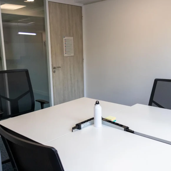 Bureau privé 15 m² 3 postes Coworking Rue Paul Bellamy Nantes 44000 - photo 3