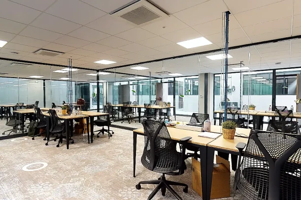 Bureau privé - 06000 - 8 postes - 2436€