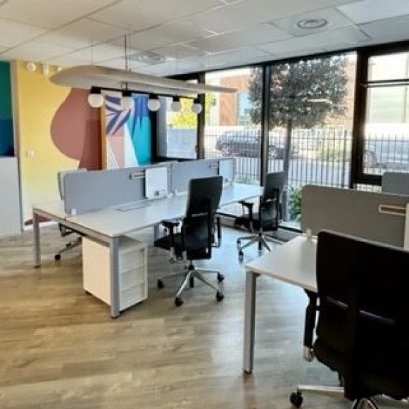 Bureau privé 26 m² 4 postes Location bureau Rue Etienne Lenoir Mauguio 34130 - photo 2