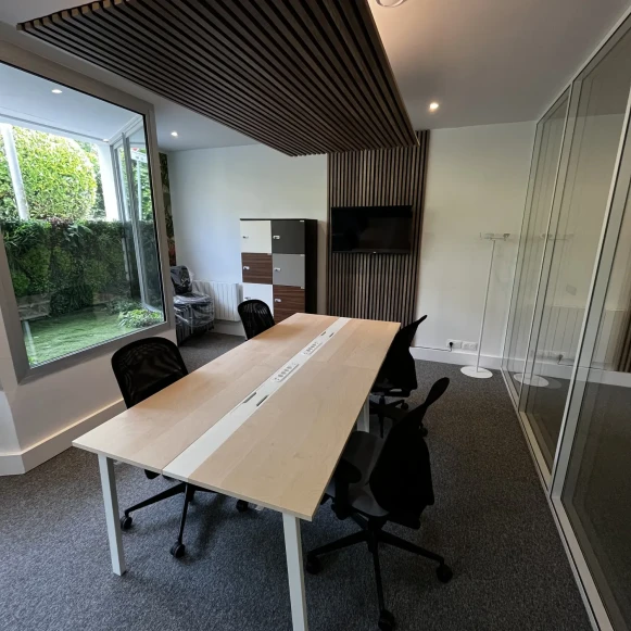 Bureau privé 18 m² 4 postes Location bureau Avenue des États Unis Versailles 78000 - photo 1