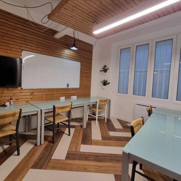 Bureau privé 15 m² 6 postes Coworking Rue Greneta Paris 75002 - photo 1